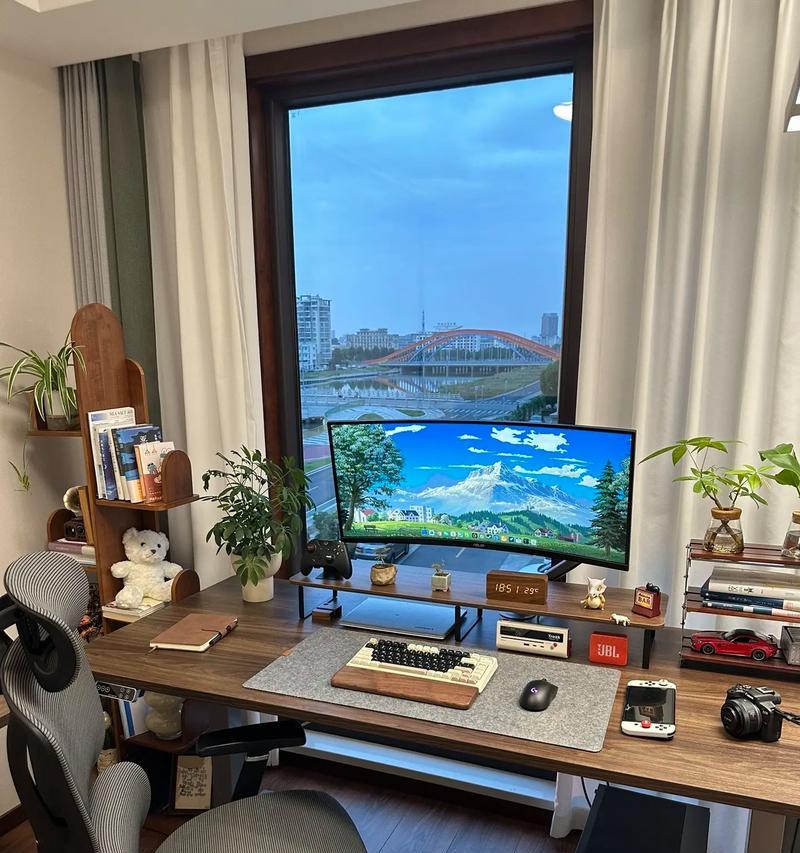 卧室怎么放床跟电脑桌一样？如何布局更合理？